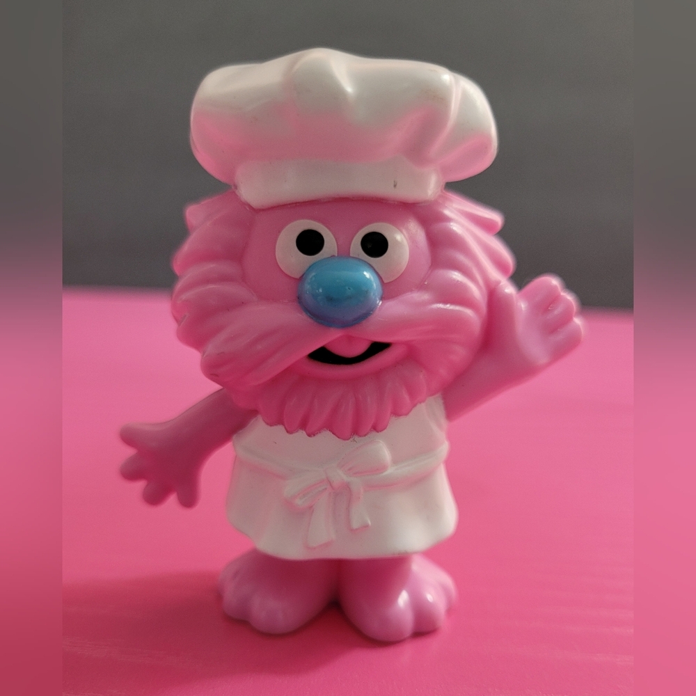 Hasbro Sesame Workshop Chef Gonger Miniature Plastic Figure (0288)